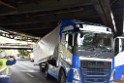 LKW blieb unter Bruecke haengen Koeln Ehrenfeld Innere Kanalstr Hornstr P272